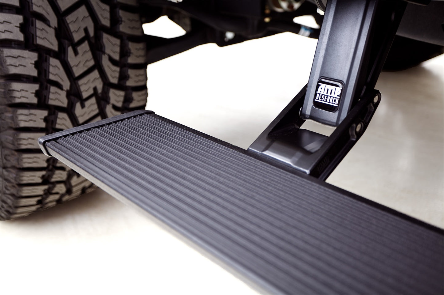 ~(52 lbs. 88X13X8)~ PowerStep Xtreme Black Plug N Play System - Includes OEM style illumination