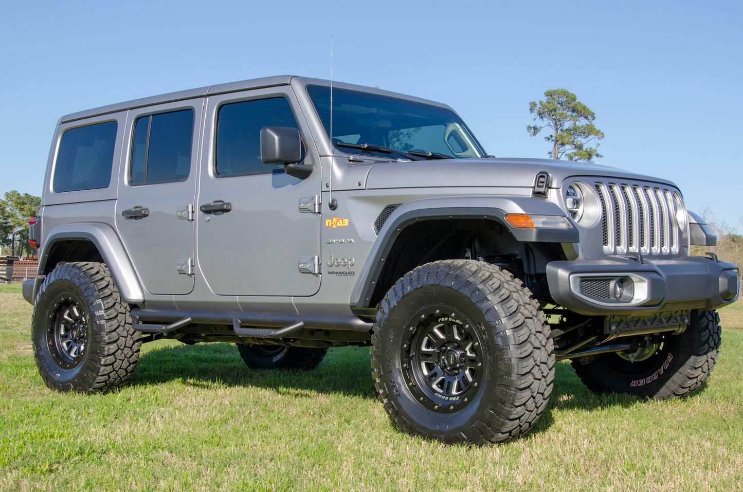 ~(51 lbs. 78X14X11)~ Step Systems Nerf Step Textured Black Jeep 18-21 Wrangler JL 4 Door SUV Gas SRW