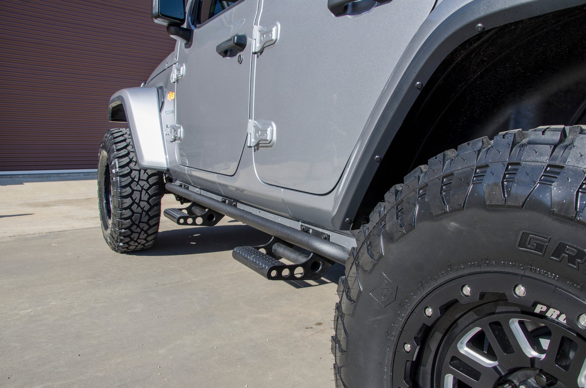 ~(70 lbs. 80X14X11)~ Step Systems RKR Step System Textured Black Jeep 18-21 Wrangler JL 4 Door SUV Gas SRW